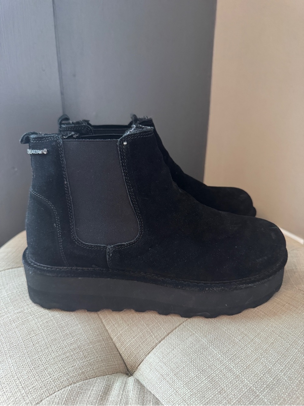 Bearpaw Women’s Retro Drew Suede Platform Boots
Size 9